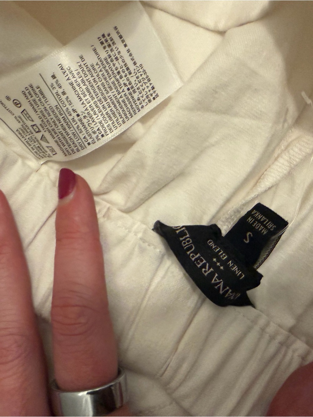Banana Republic White Linen shorts - Picture 3 of 3